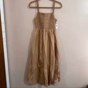 Old Navy NWT tan midi dress. Open back slit, stretchy top.